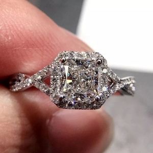 18k White gold diamond 💎 halo ring